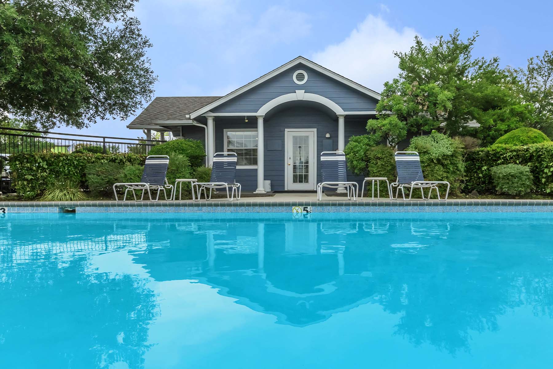 Shadow Creek Apartment Living in Converse, TX