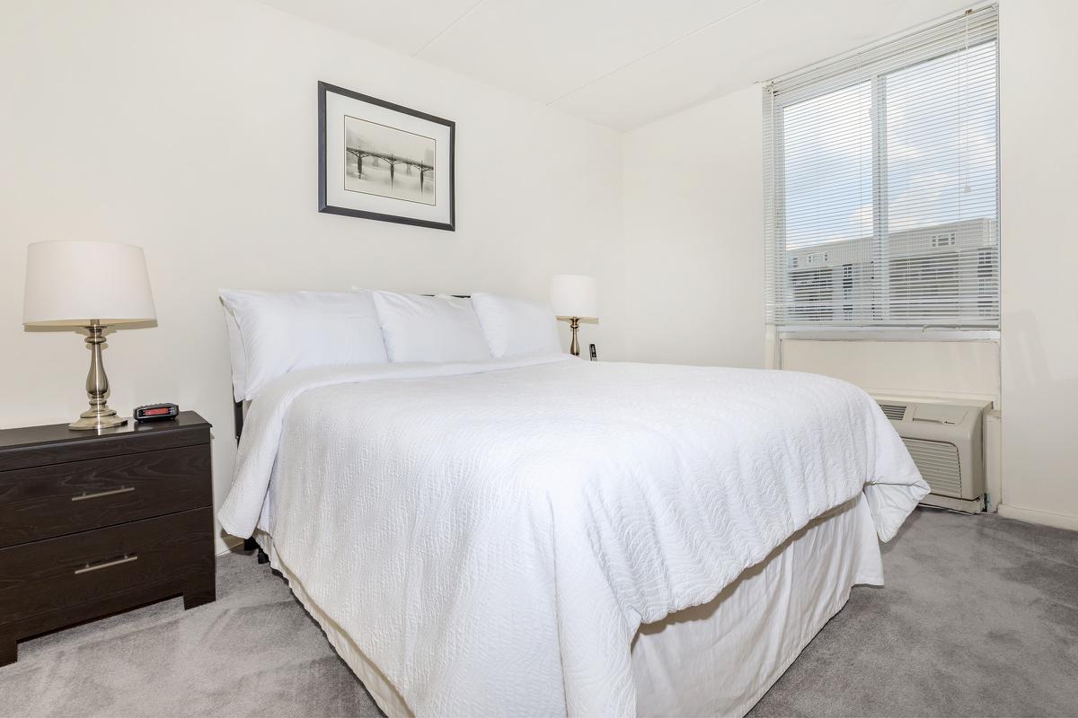 a bedroom with a bed in a hotel room