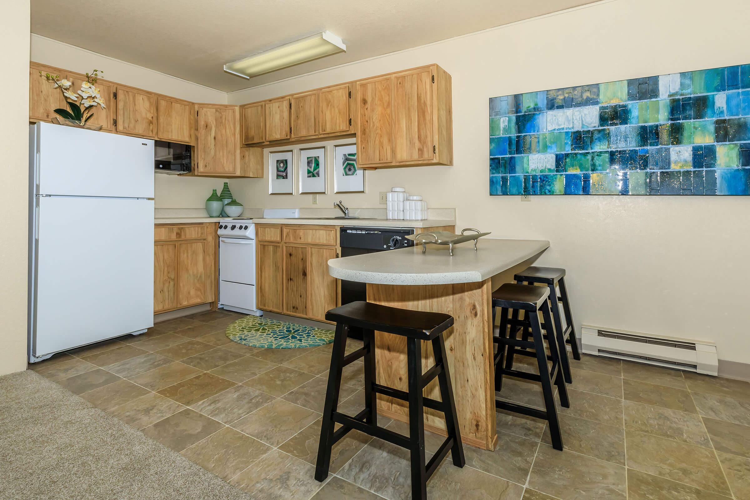 CHARMING FULLY-EQUIPPED KITCHEN