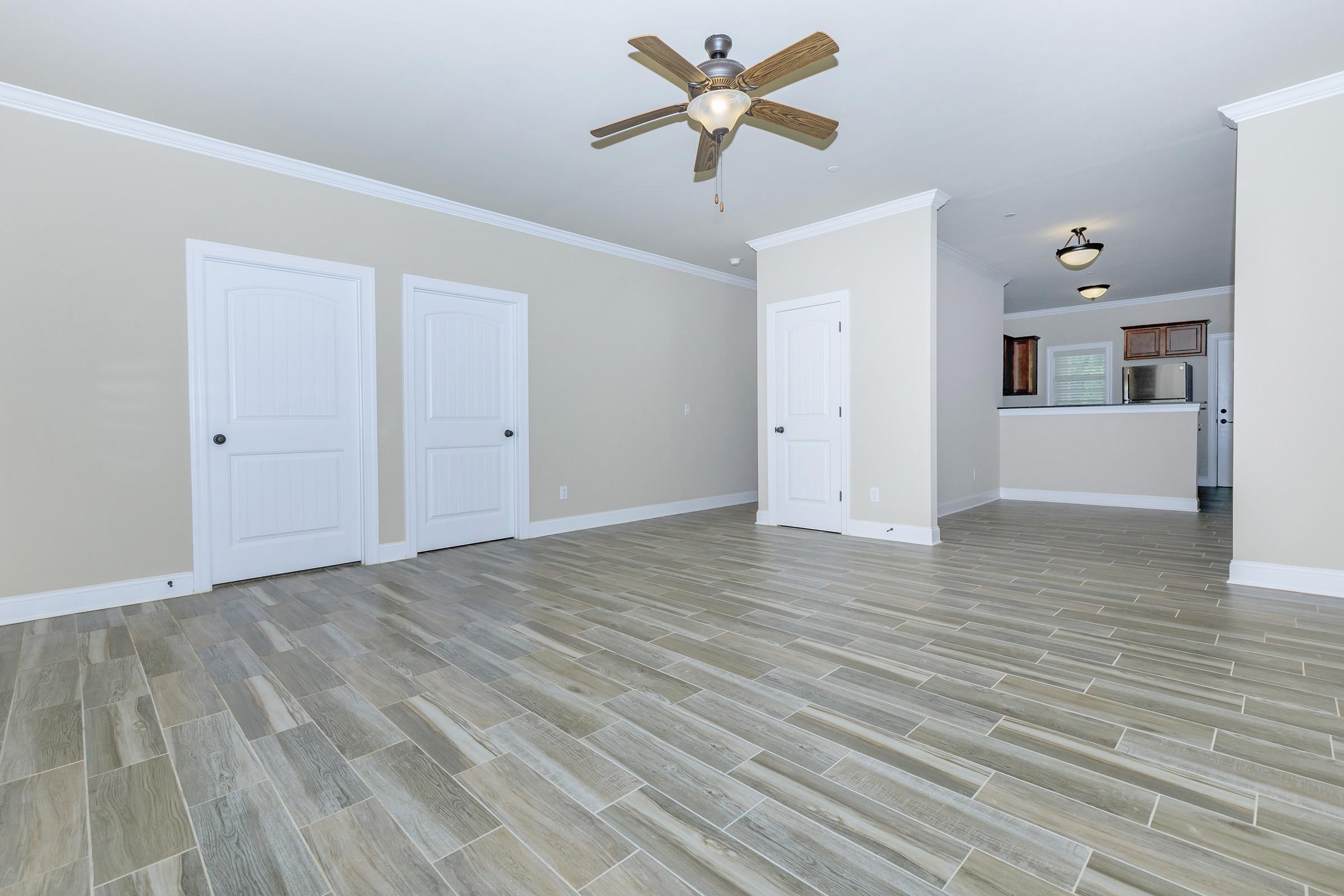 Spacious living room 