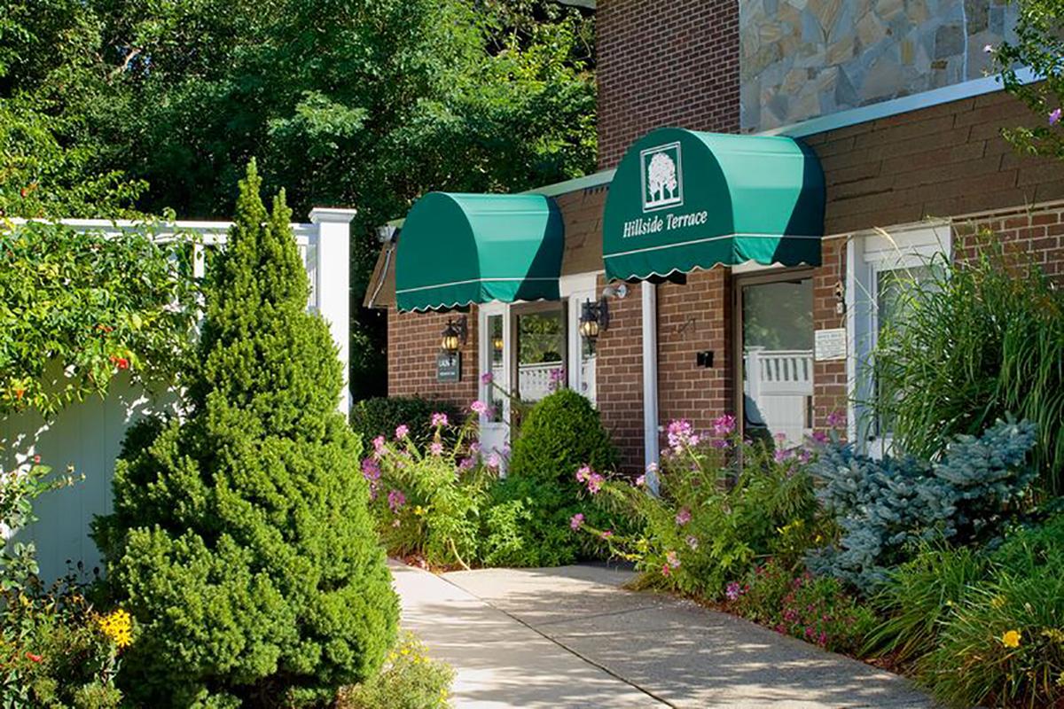 a garden in front of a building