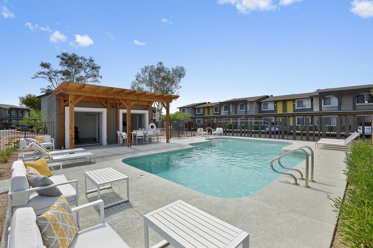 seventeen-805-17805-apartments-for-rent-phoenix-az-85032-pool.jpg
