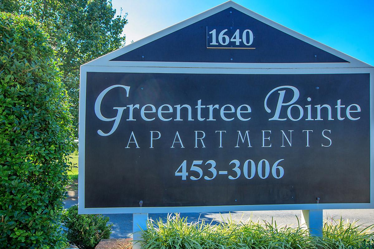 Greentree Pointe Monument Sign