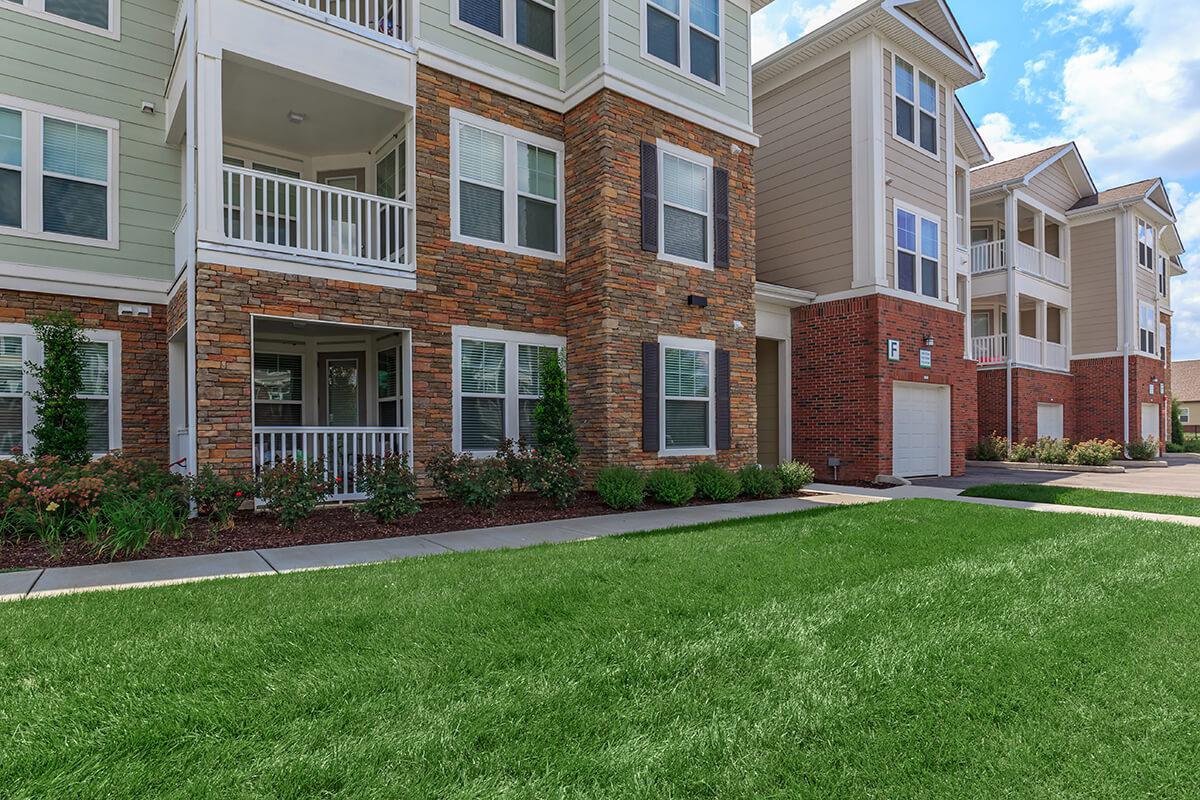 Immaculate Landscaping at The Point at Waterford Crossing