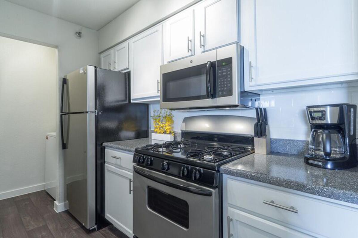 Wendy Rae Walker - 2019-08-13 18-46-54 - kitchen.jpg