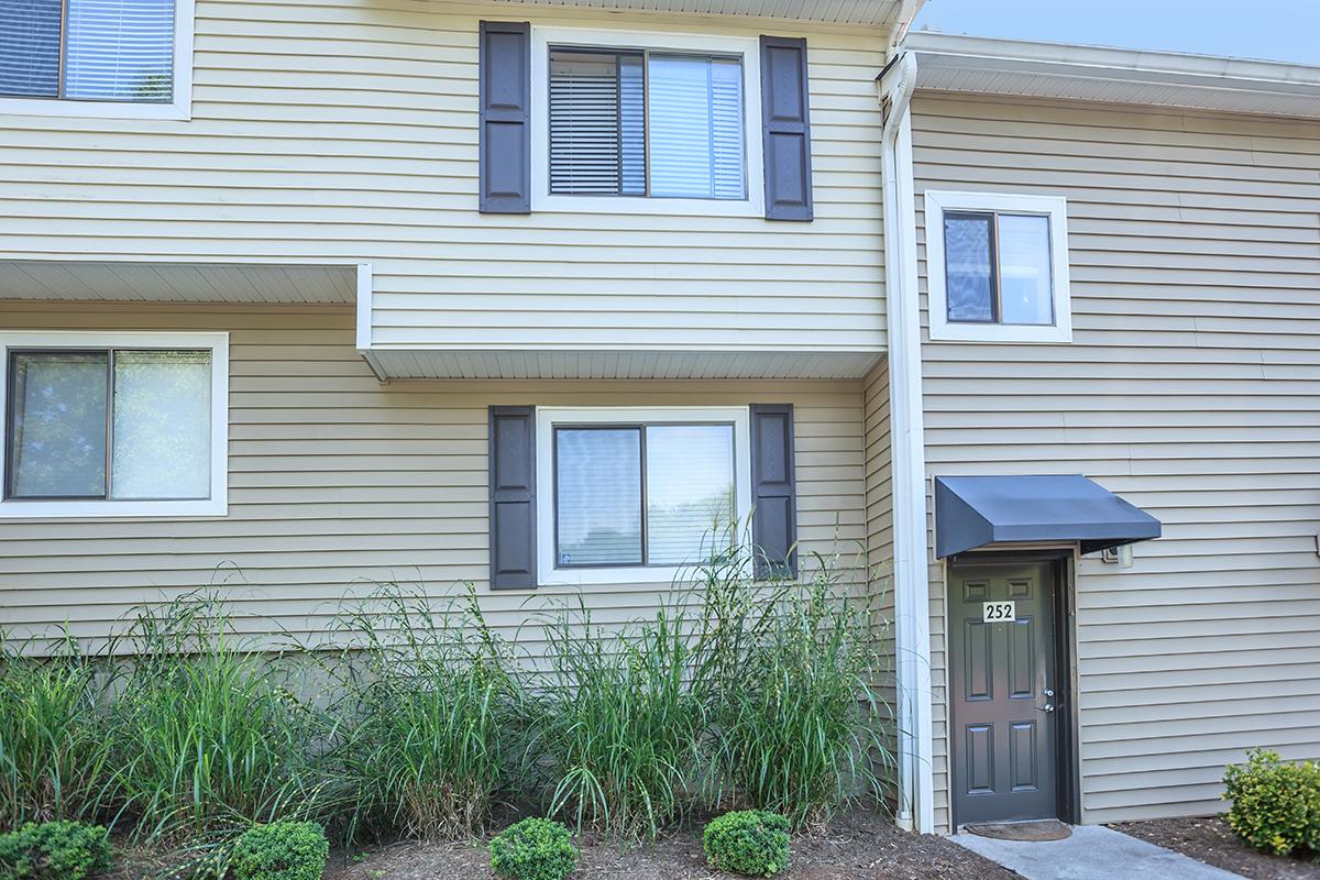 ONE AND TWO BEDROOM APARTMENTS FOR RENT IN KNOXVILLE, TENNESSEE