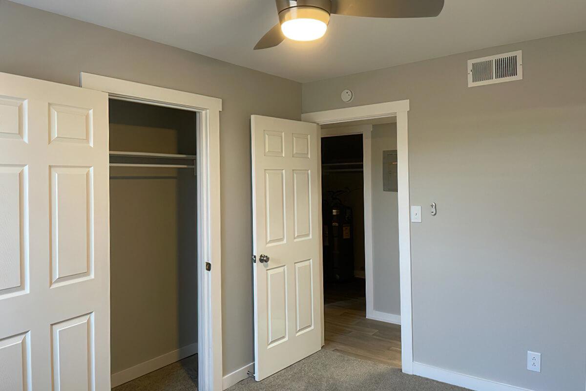 bedroom with closet and ceiling fan