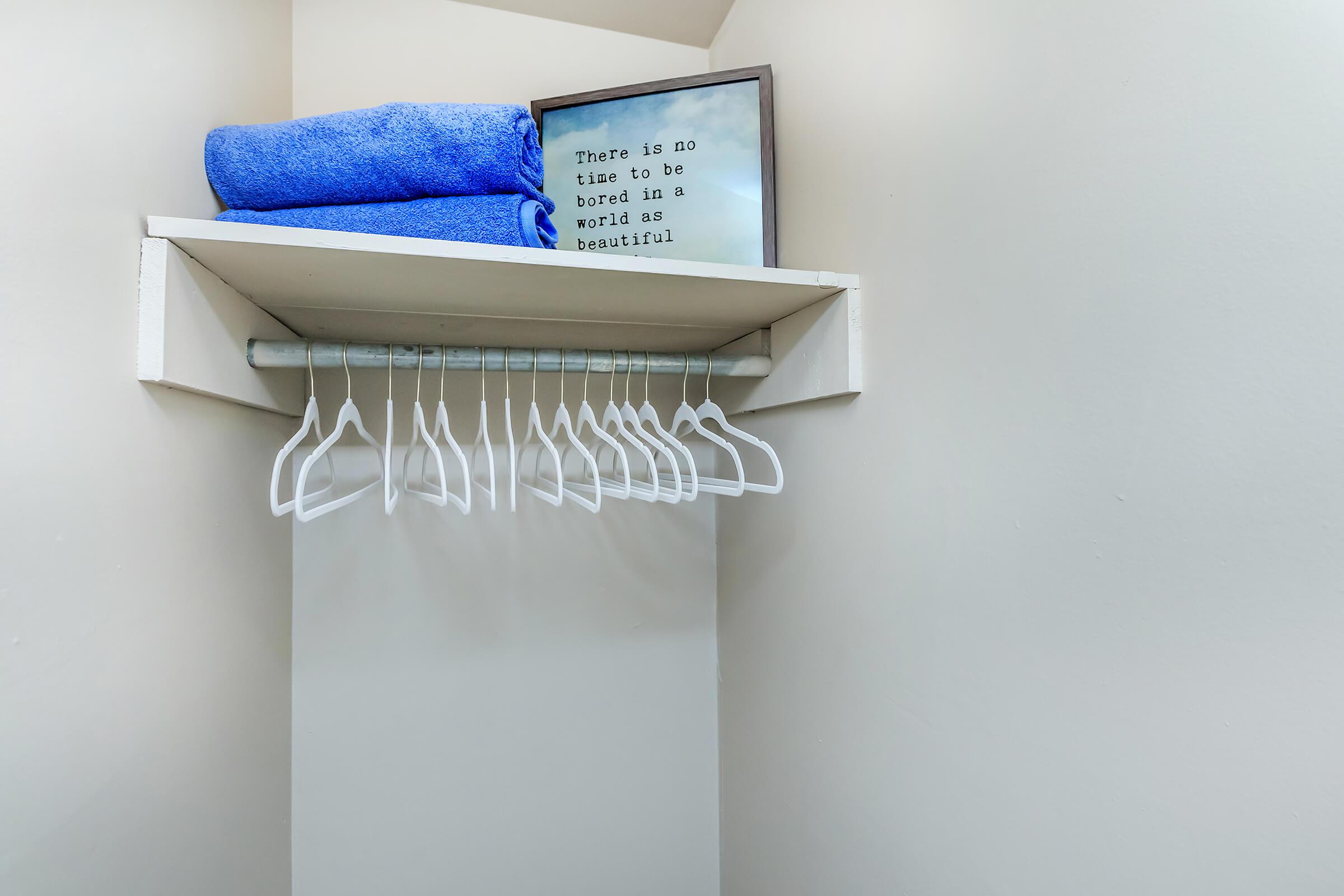 WALK-IN CLOSET
