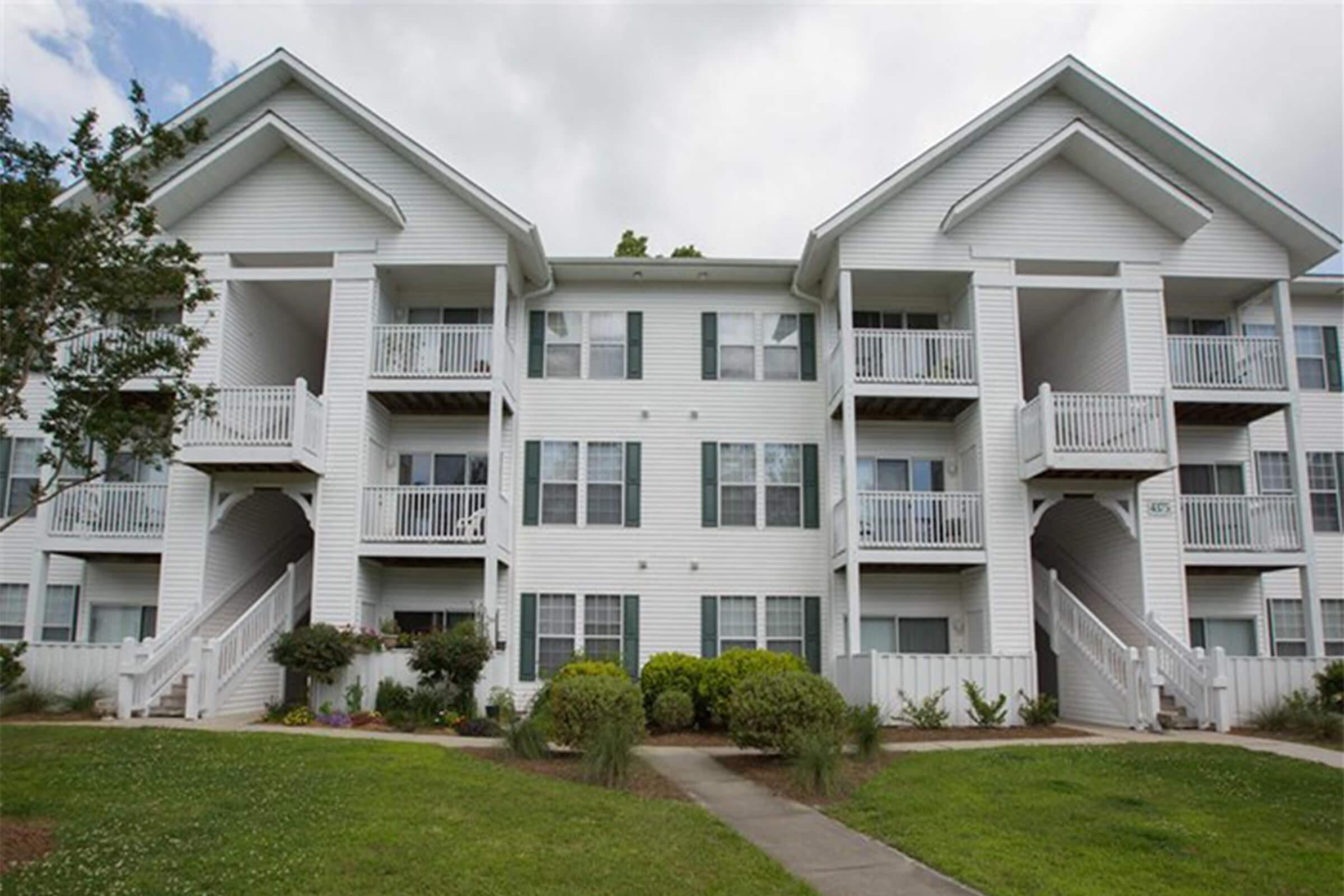 WELCOME HOME TO BIRCHWOOD PARK APARTMENTS IN WILMINGTON, NC