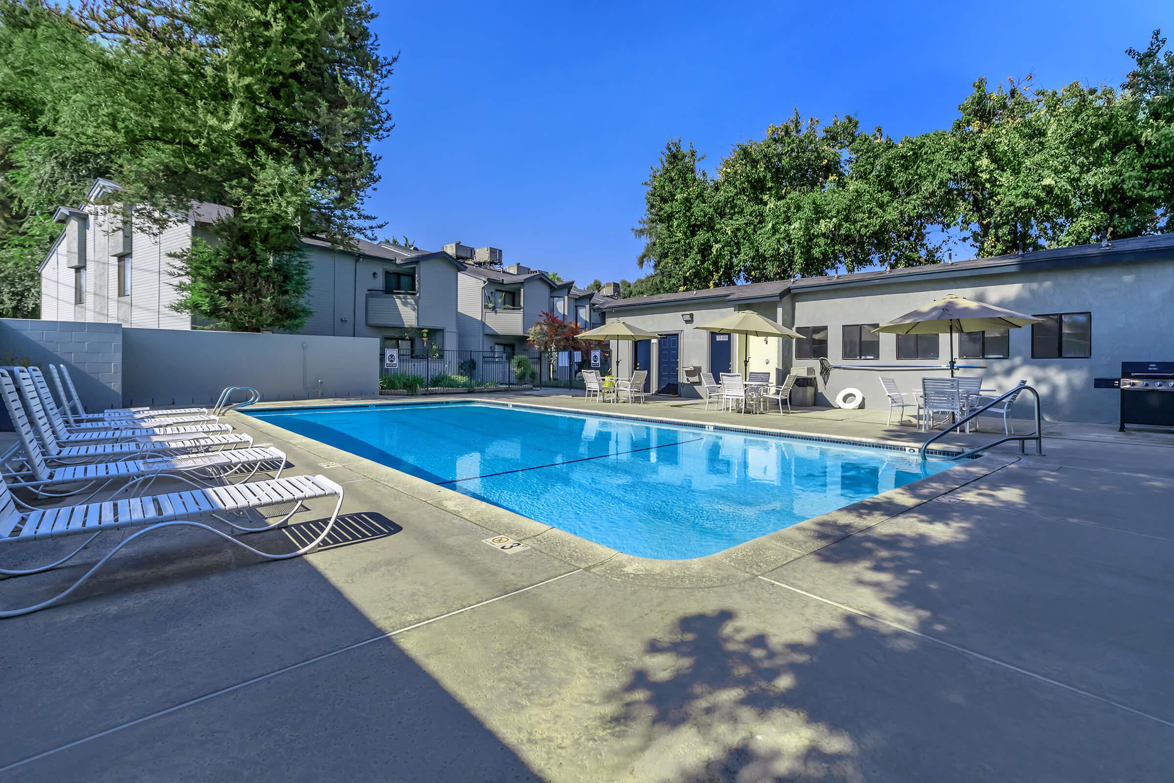 a pool outside of a building