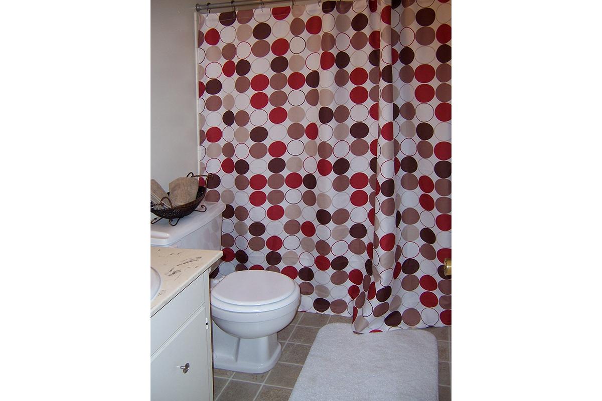 Hall Bath.jpg