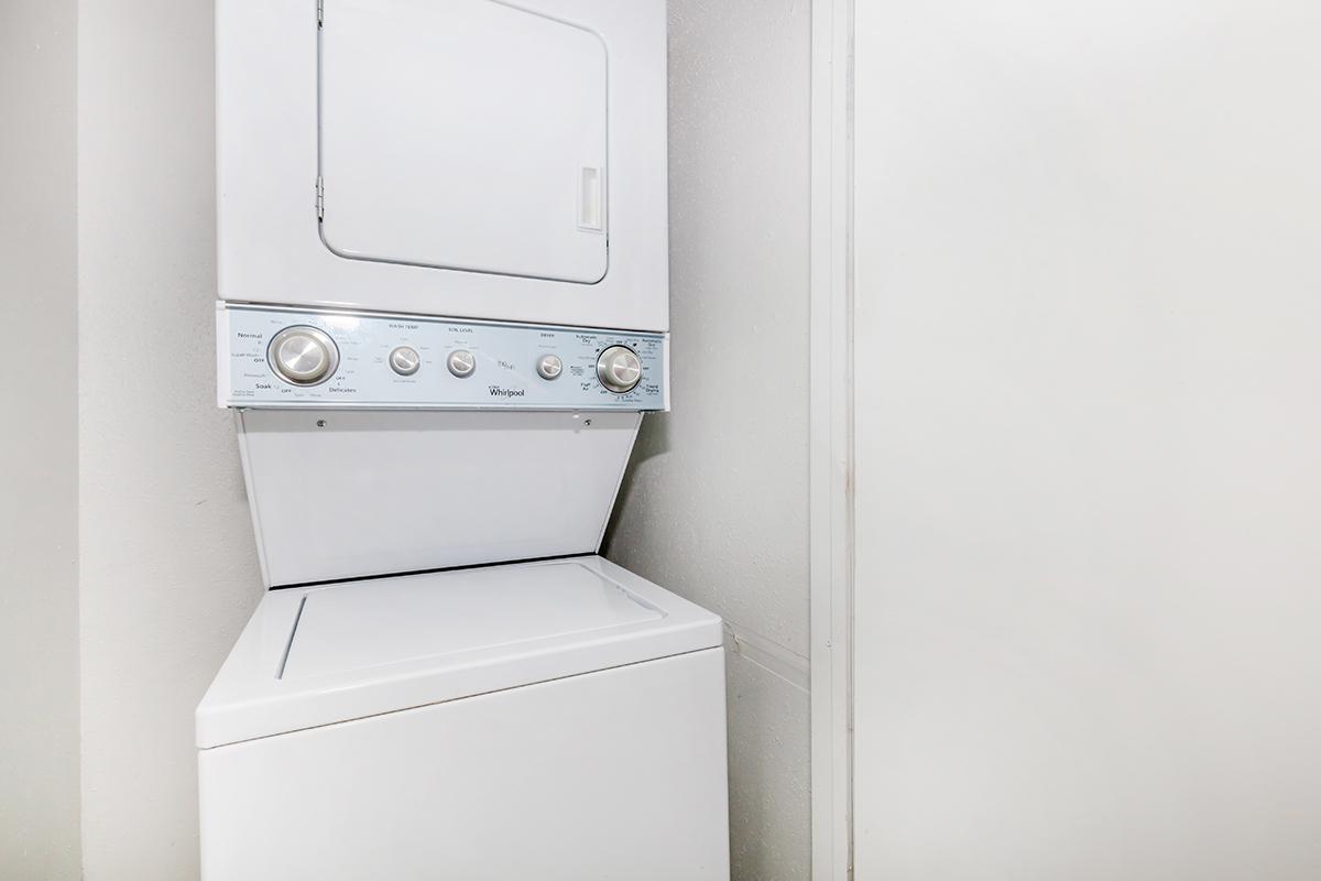 STACKABLE WASHER AND DRYER