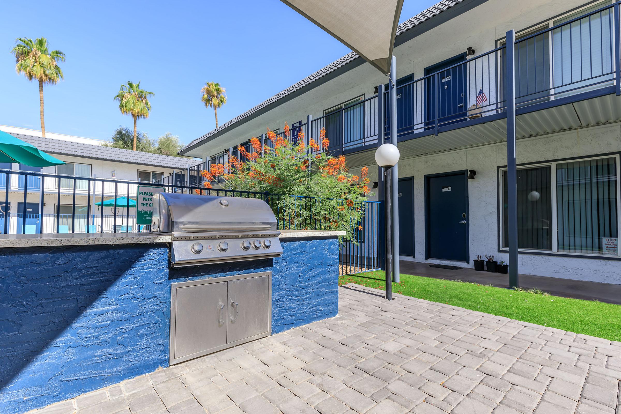 Rise at the Lofts outdoor patio bar top with stainless steel grill.