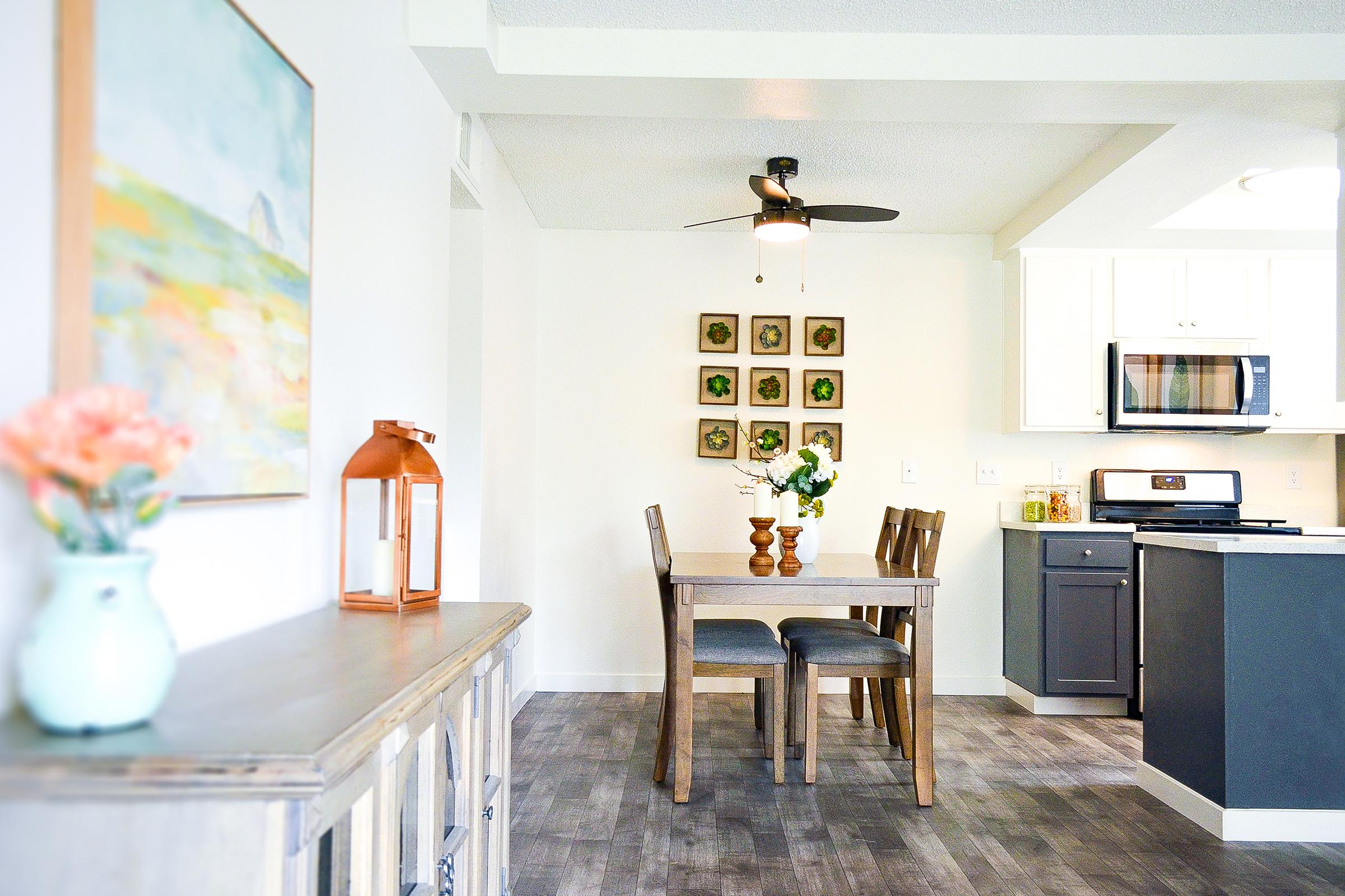 Hillside_LivingRoom_03.jpg