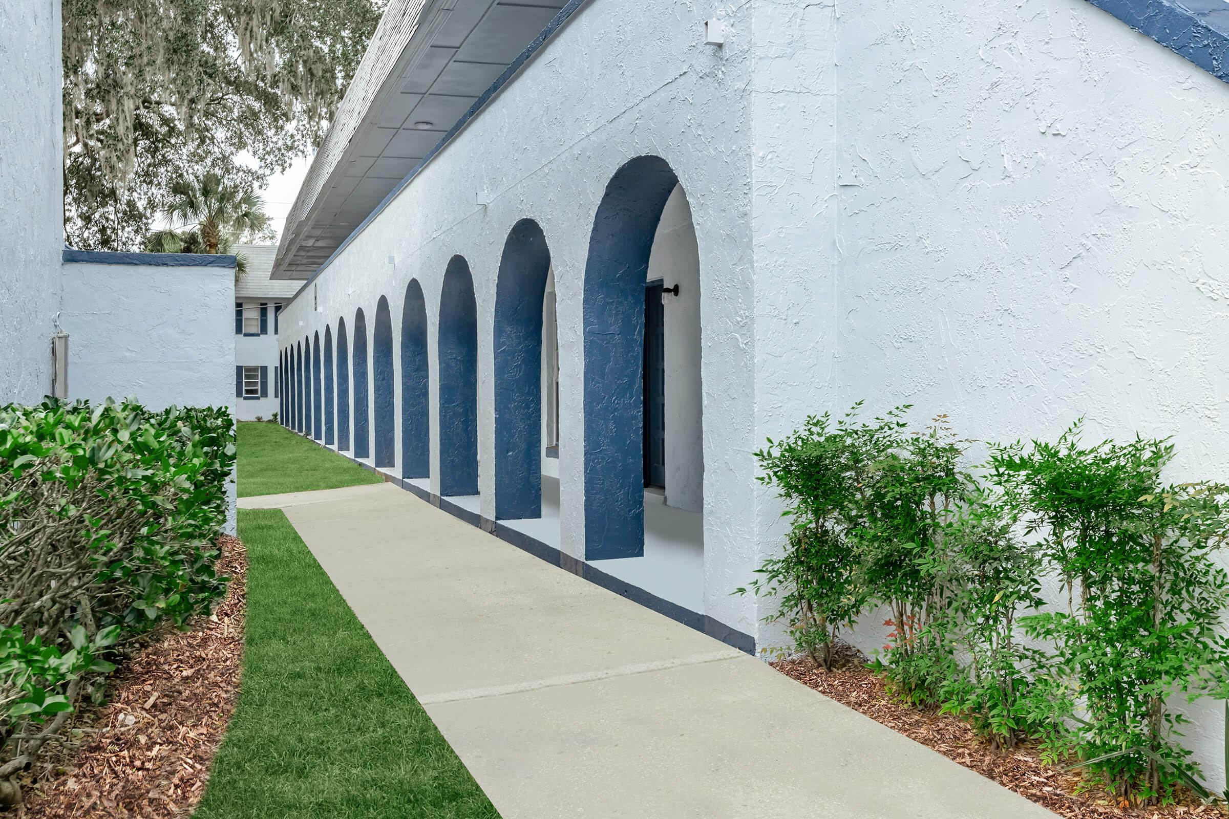 a garden in front of a building