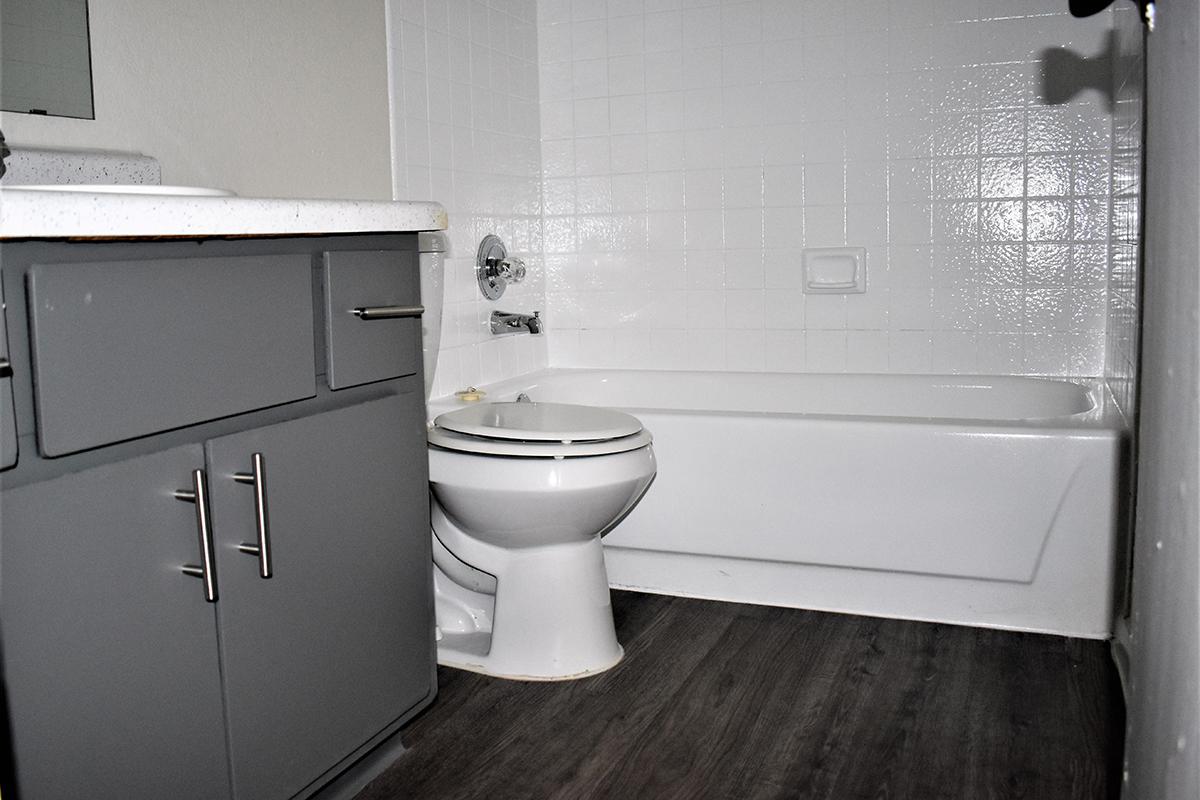 2x1 bath 4.jpg