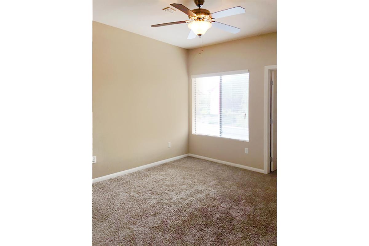 5204 Bedroom.jpg
