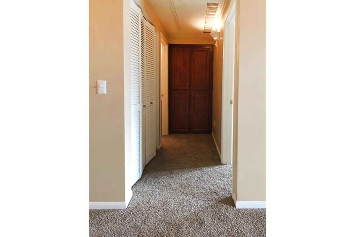 5204 hallway.jpg