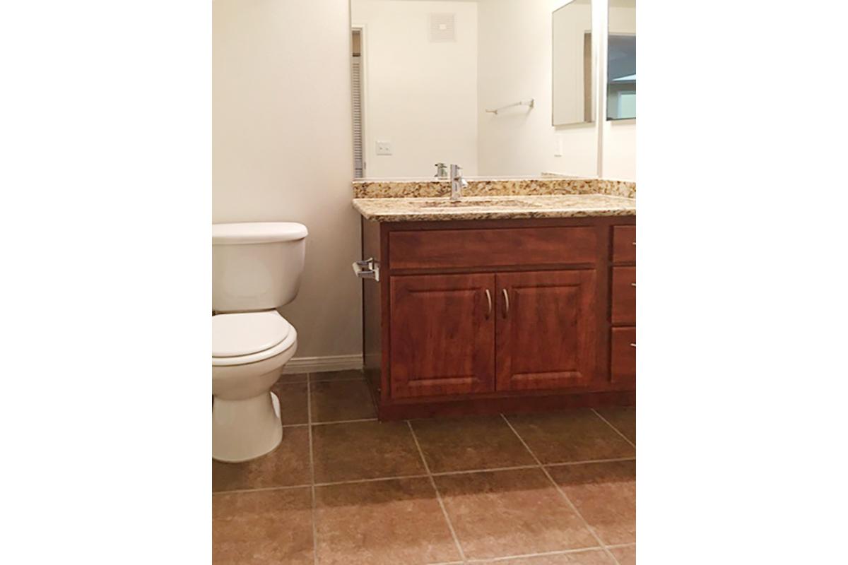 6211 Guest bathroom.jpg