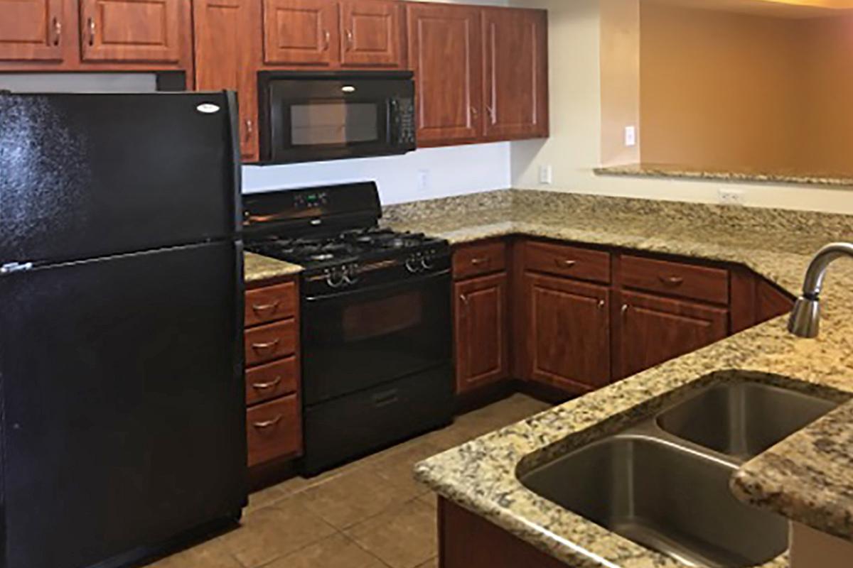 6211 Kitchen.jpg