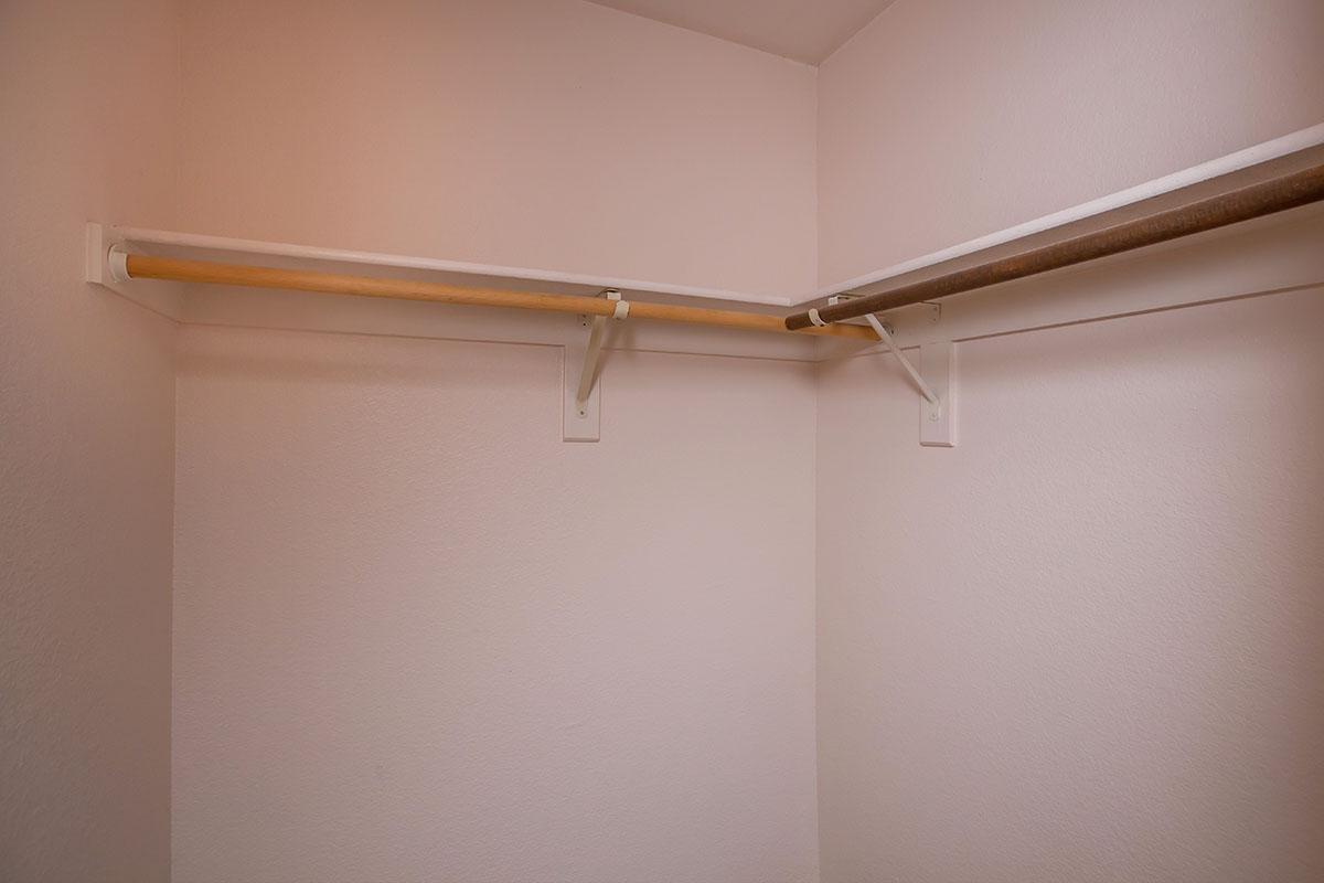 WALK-IN CLOSETS