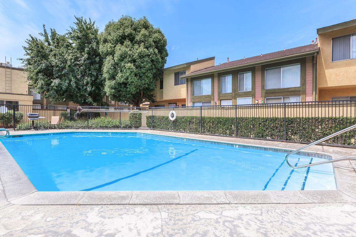 a pool outside of a building