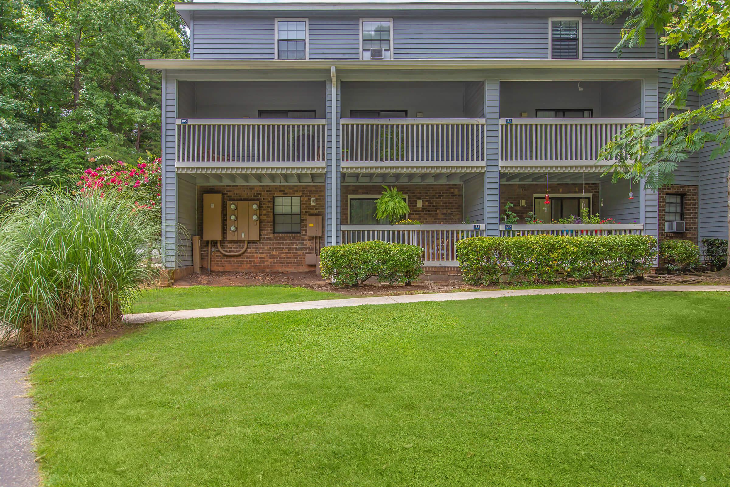 Beautiful Landscaping - Lakeside Place Apartments - Greenville - South Carolina