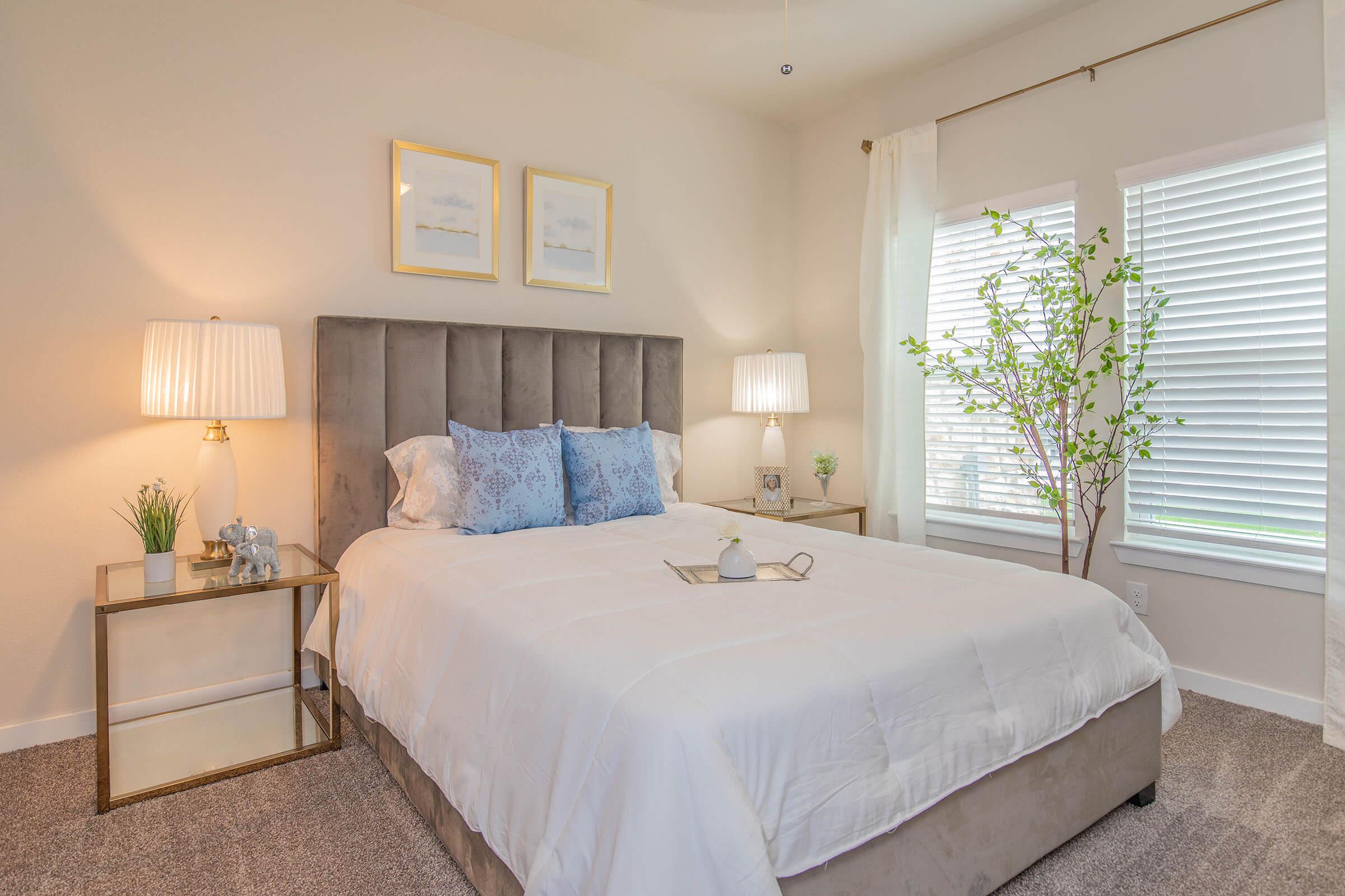 a bedroom with a bed in a hotel room