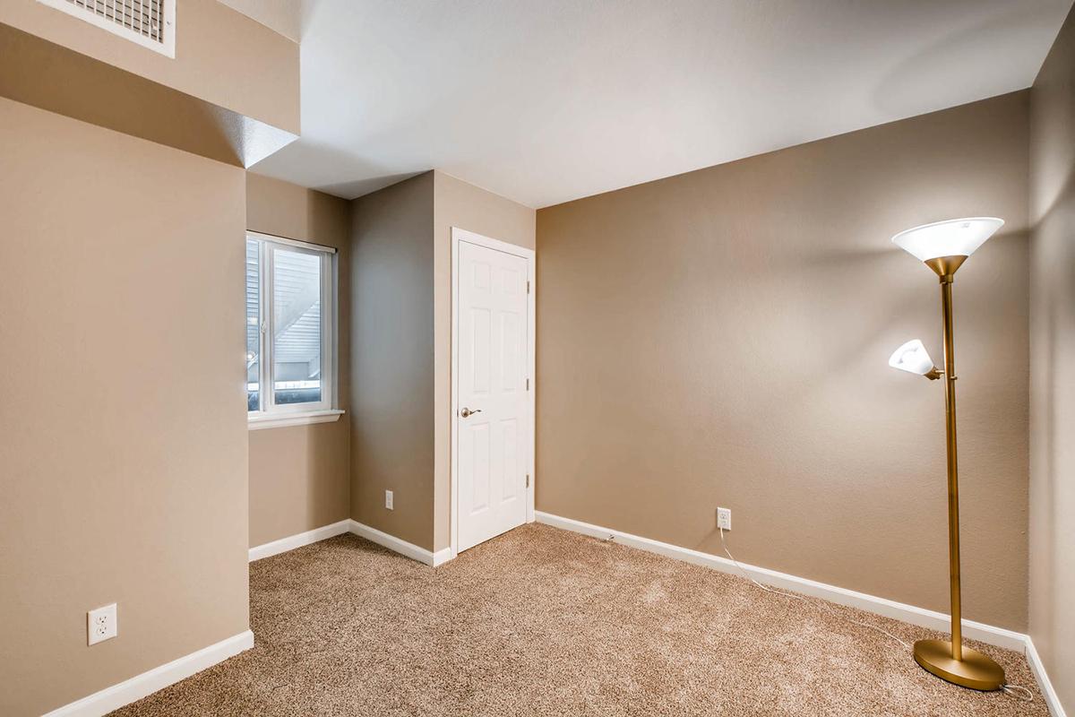 THREE BEDROOM APARTMENTS IN ENGLEWOOD, CO