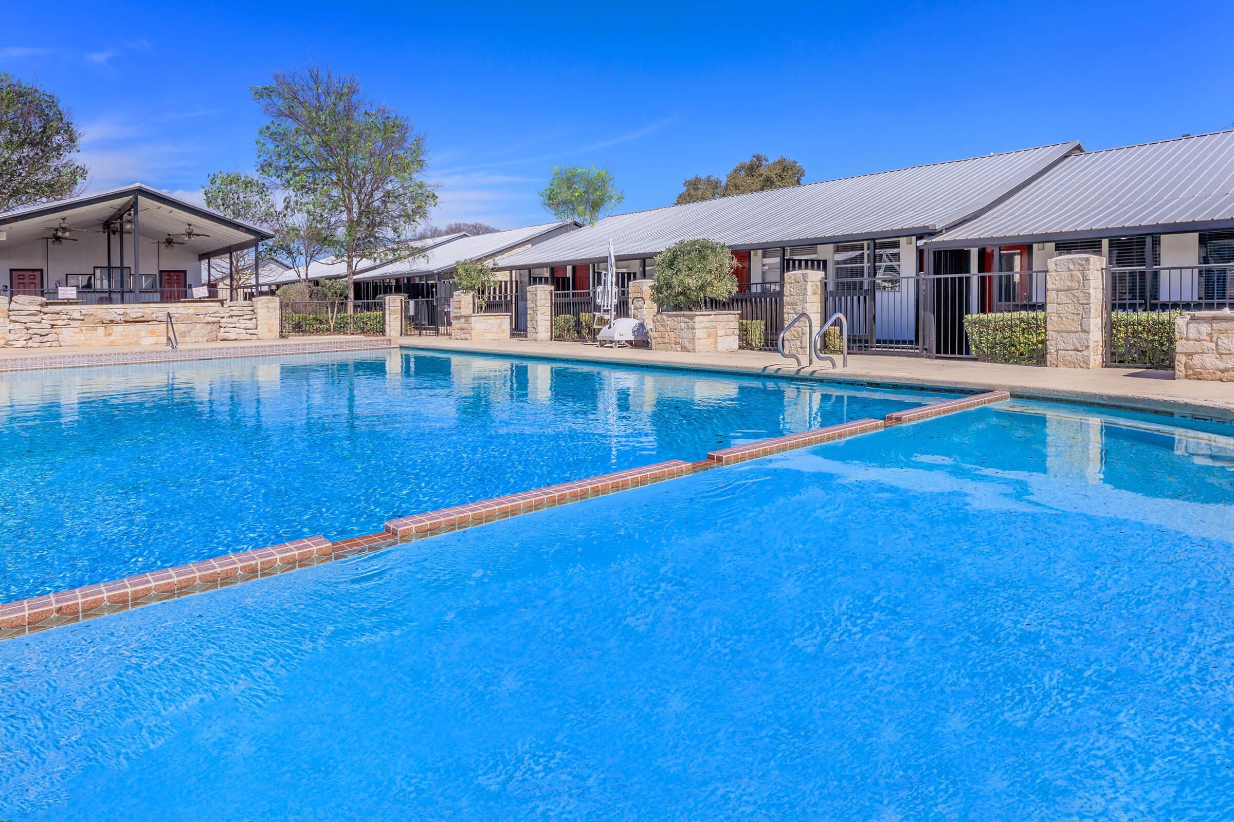 SPARKLING SWIMMING POOL