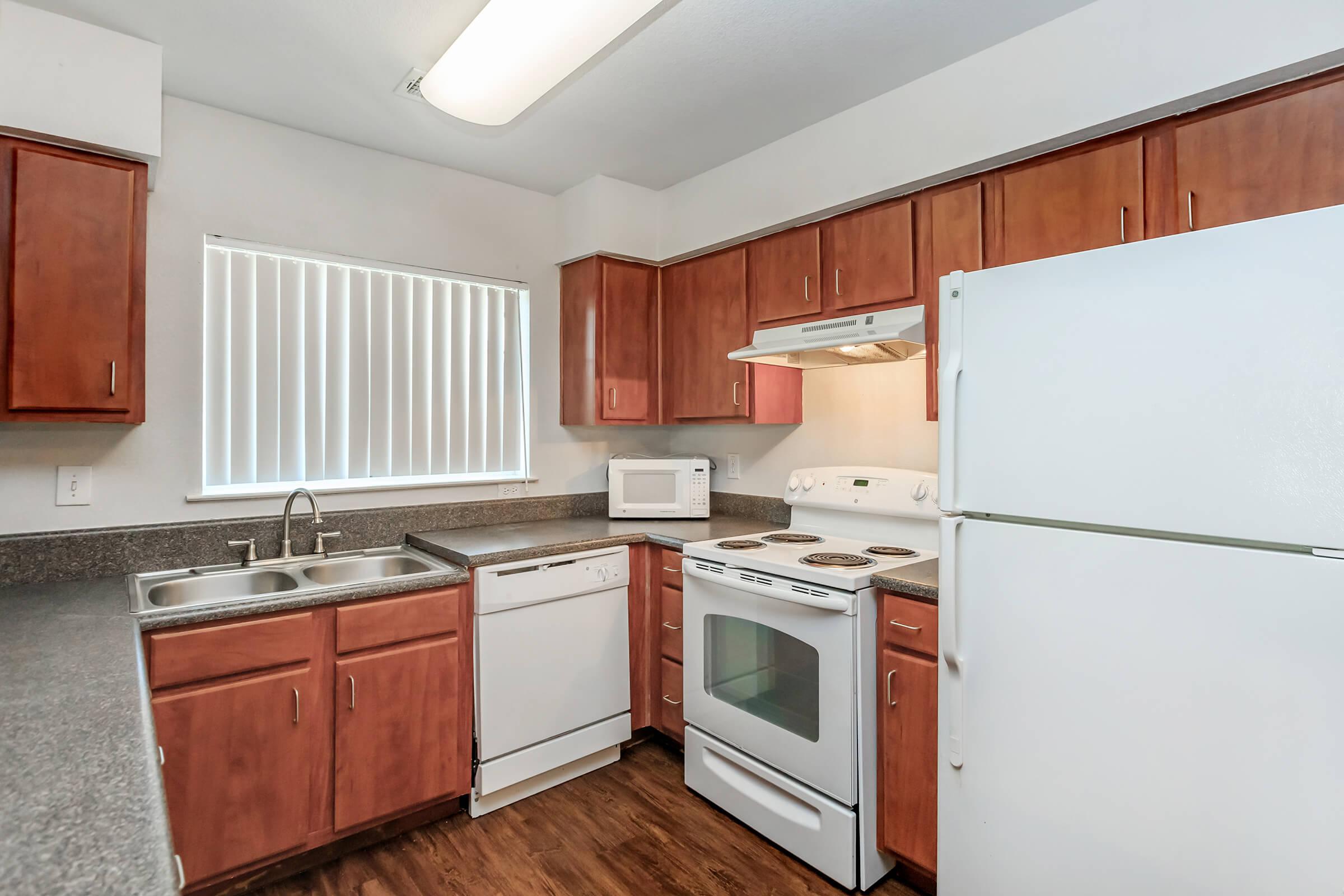 FULLY-EQUIPPED KITCHEN IN PFLUGERVILLE, TX