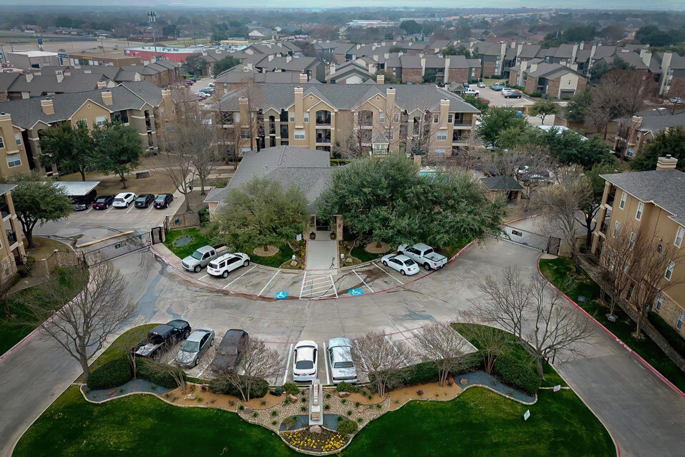 A panoramic view of the apartment complex at Rise Skyline in Mesquite, TX. 