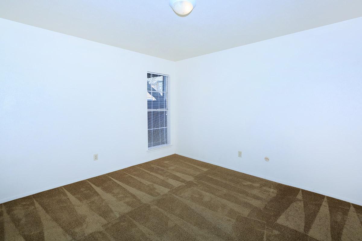 a bedroom with carpet