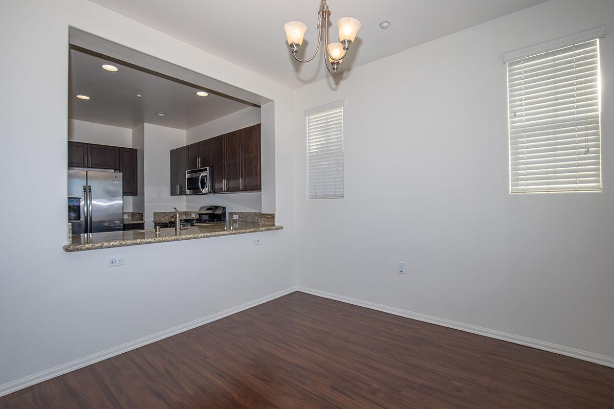 03a Dining Room.jpg