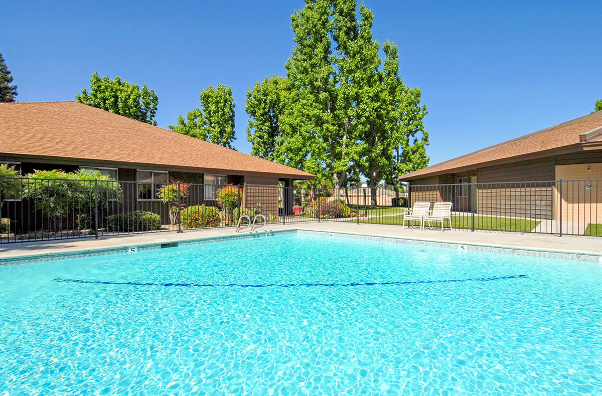 photo of Redwood Glen Apartments grounds