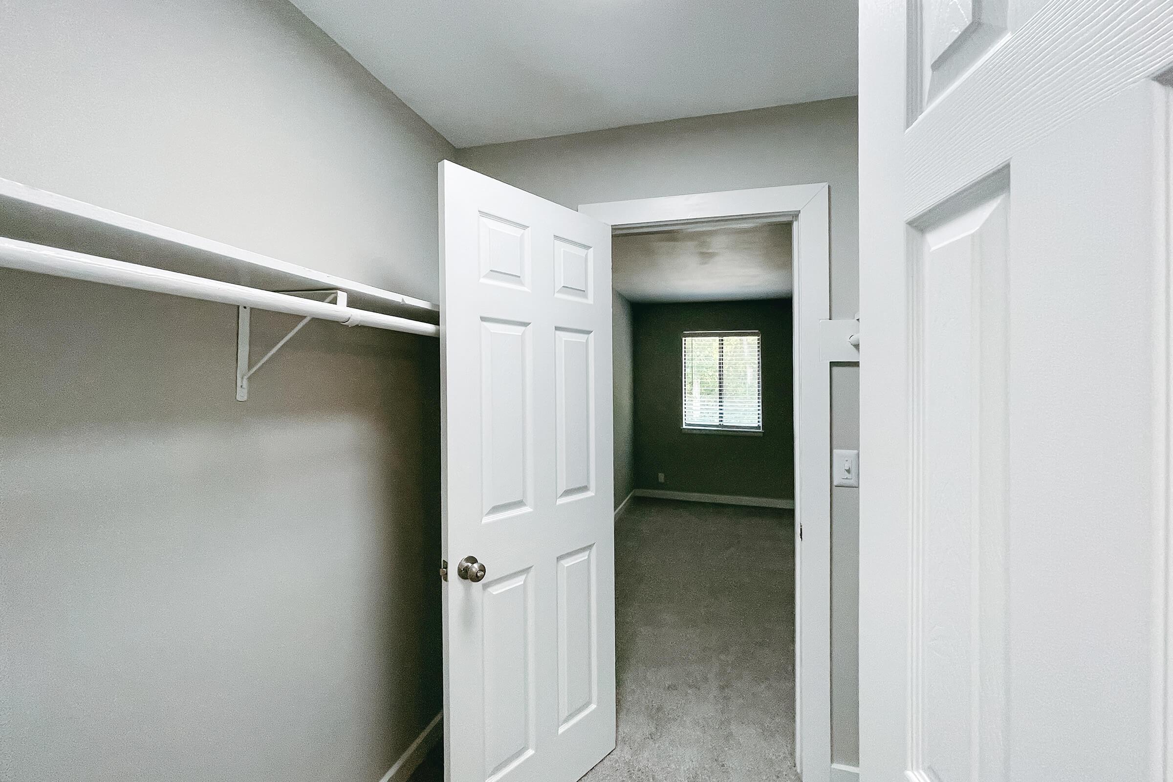 Walk-in Closets Available in Clarksville, TN