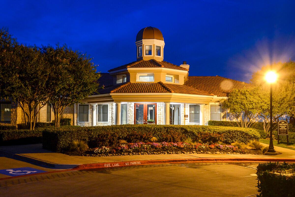 The Vineyards Apartments in Frisco, TX - Exterior 22.jpg