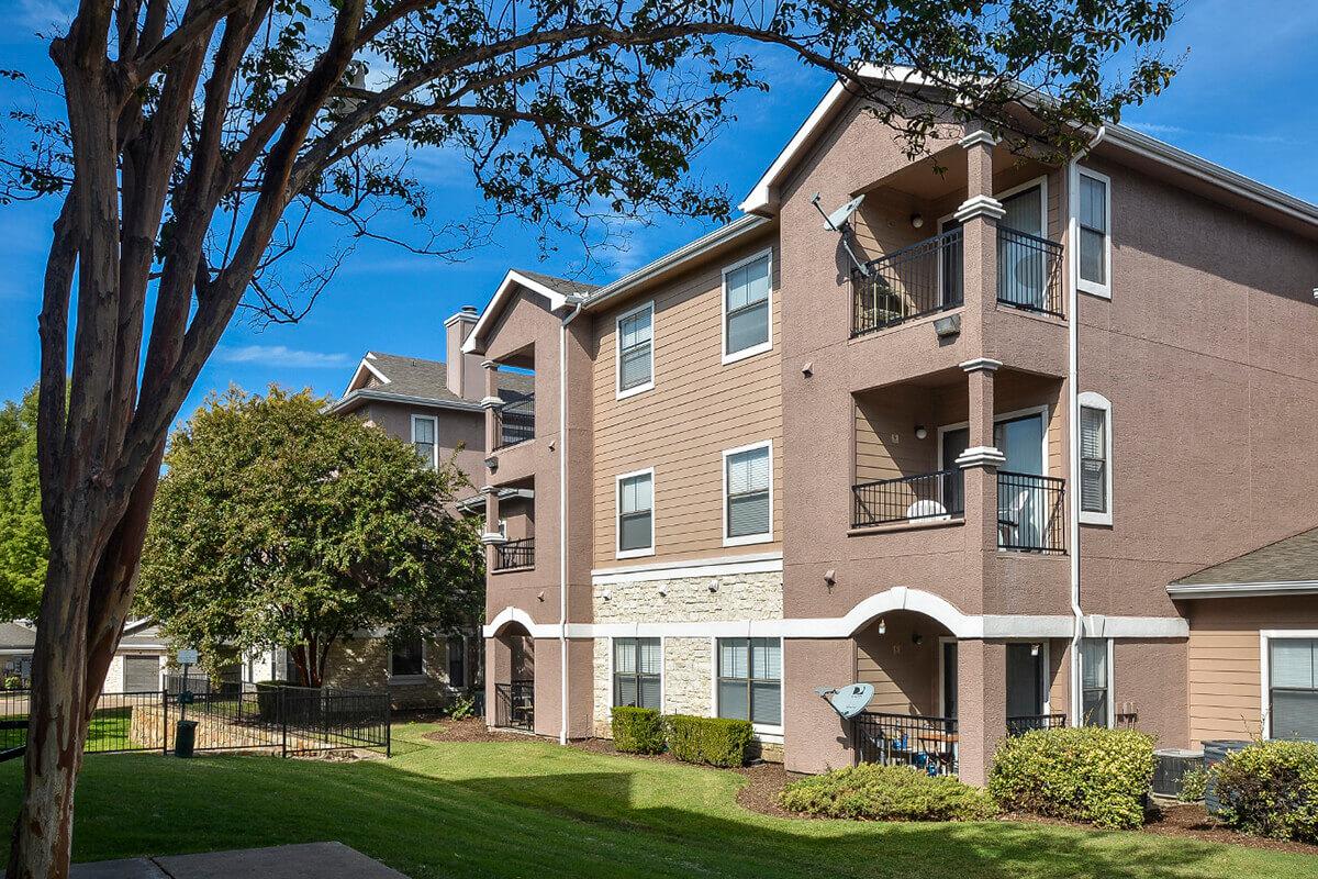 The Vineyards Apartments in Frisco, TX - Exterior 26.jpg