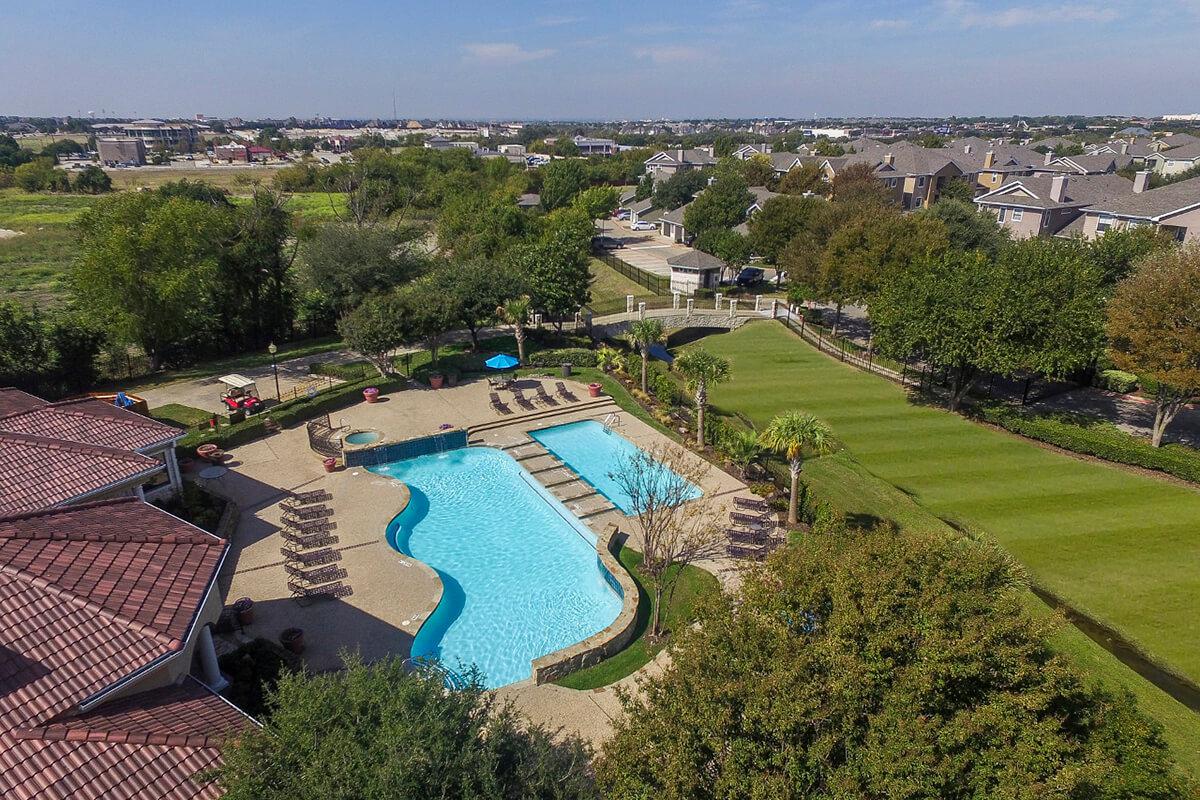 The Vineyards Apartments in Frisco, TX - Swimming Pool 01.jpg