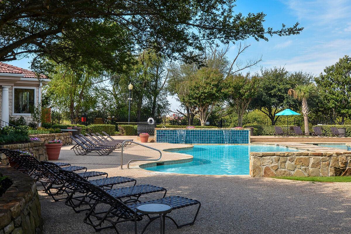 The Vineyards Apartments in Frisco, TX - Swimming Pool 02.jpg