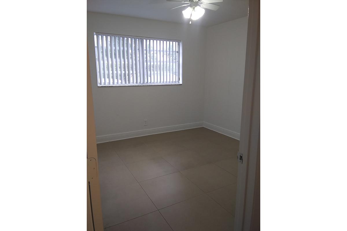 31-116 large tile guest bedroom 2x2.jpg