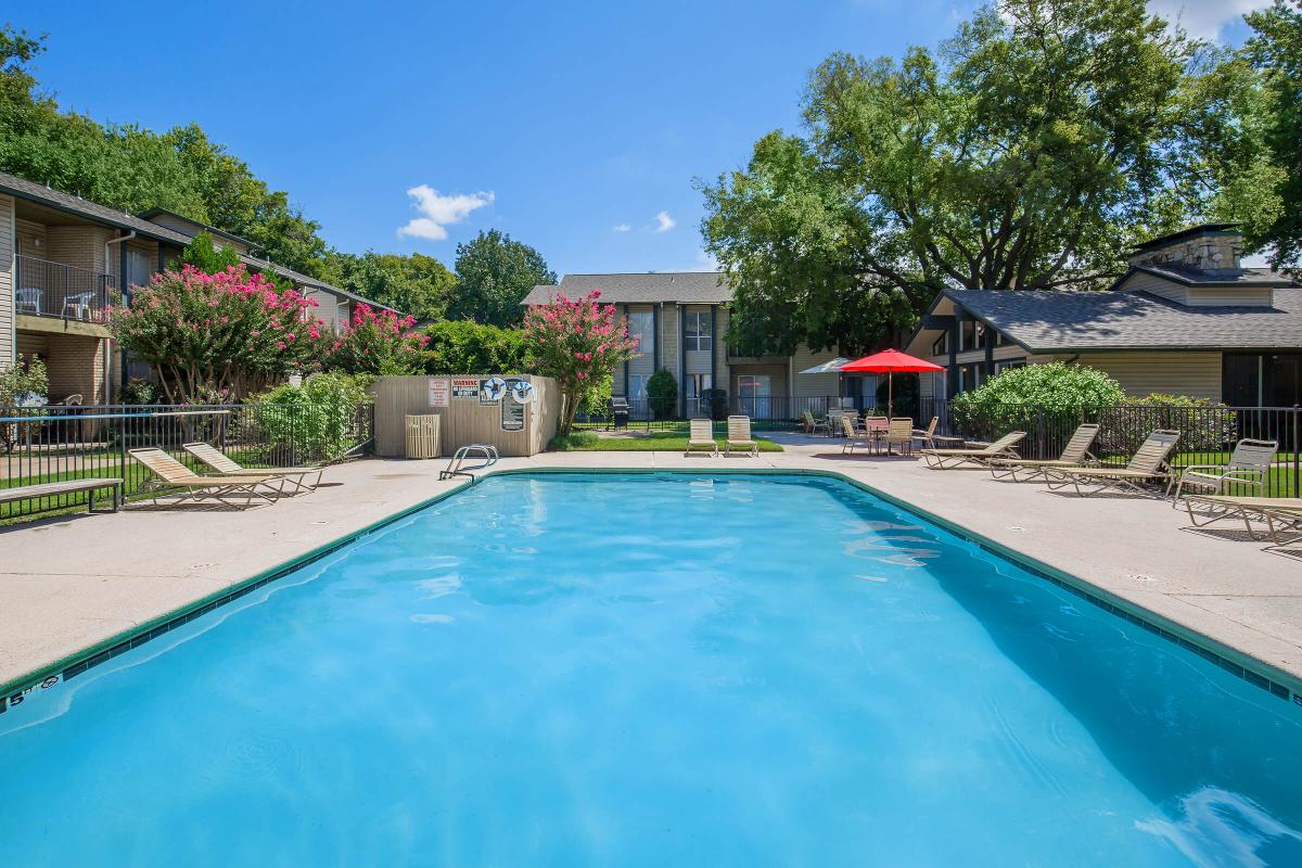 LOUNGE BY THE POOL