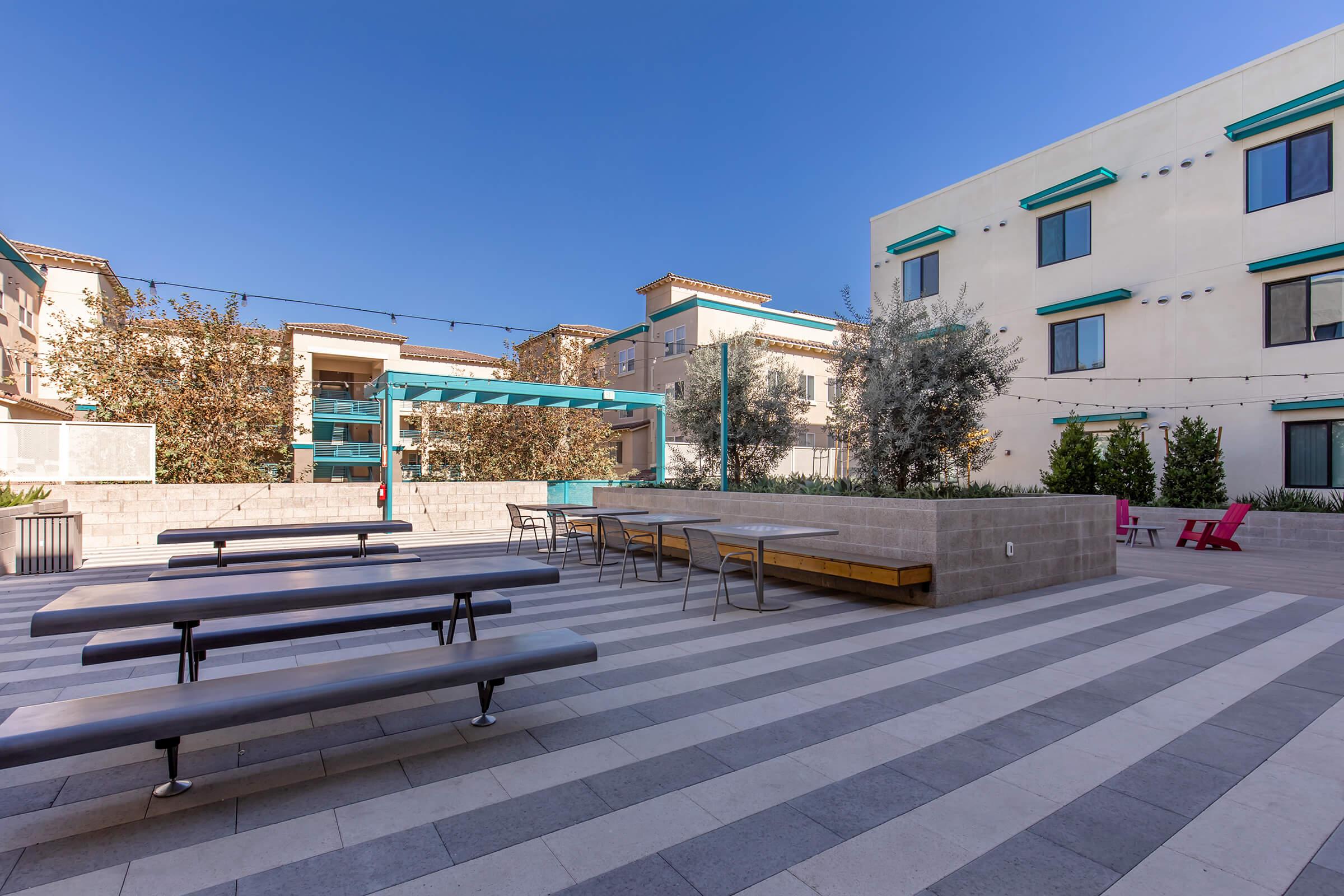 an empty park bench next to a building