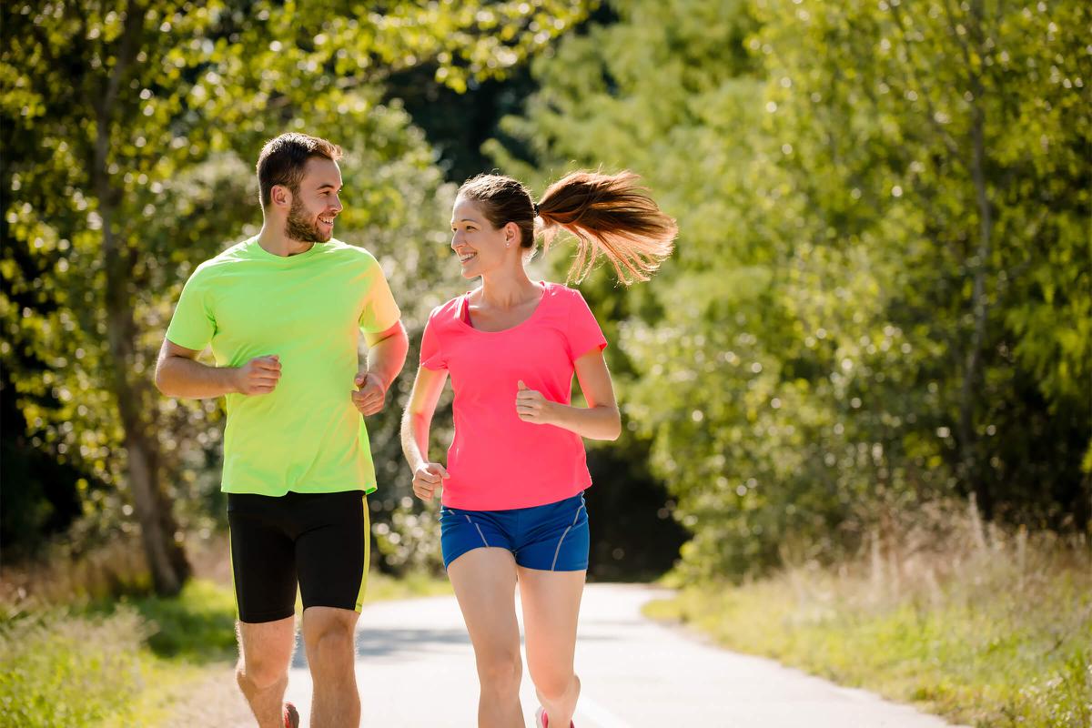 Couple joggin - iStock_89133937 2.jpg