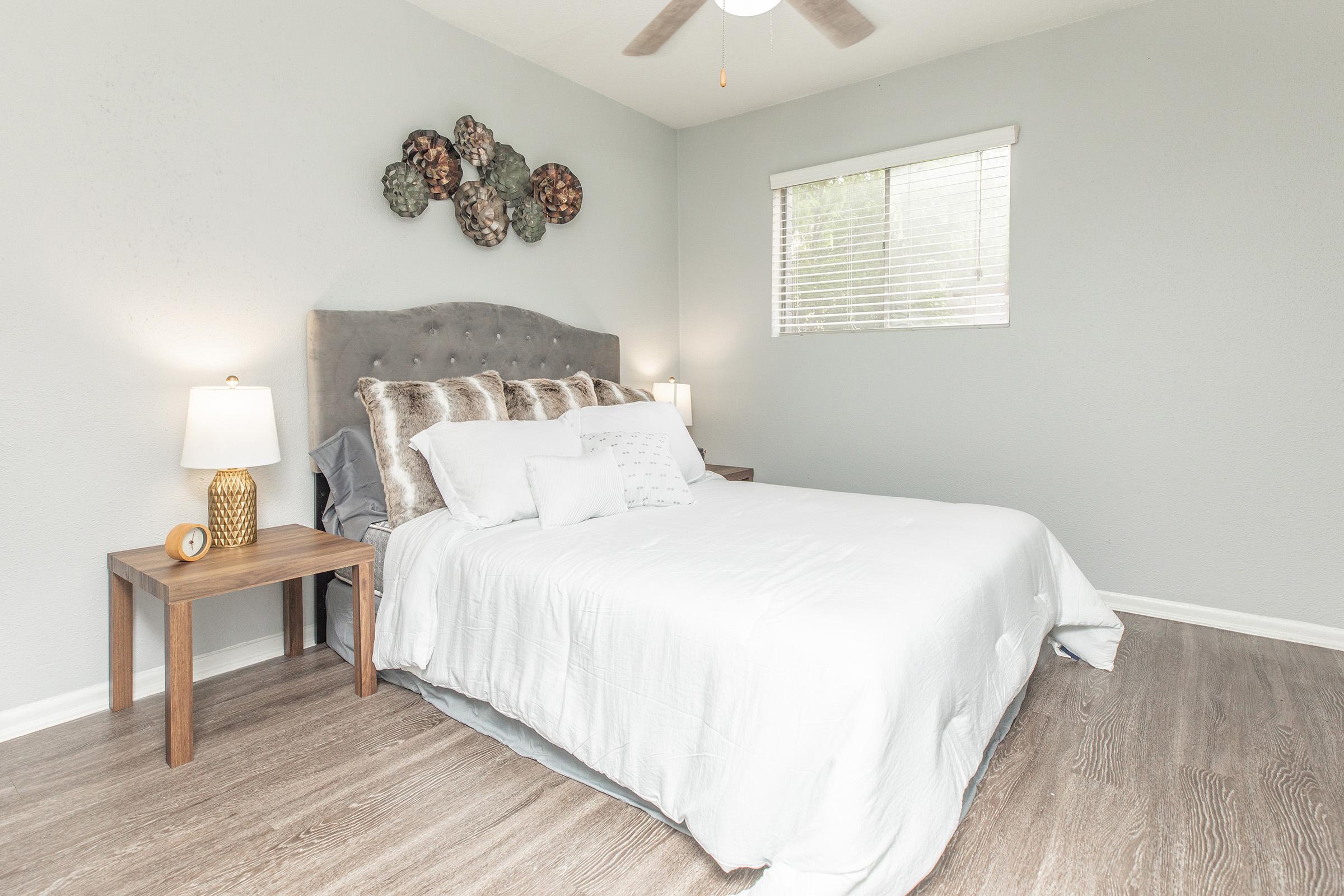 a bedroom with a bed in a hotel room