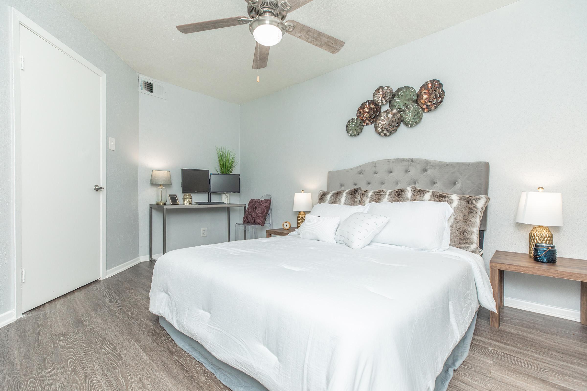 a bedroom with a bed in a hotel room