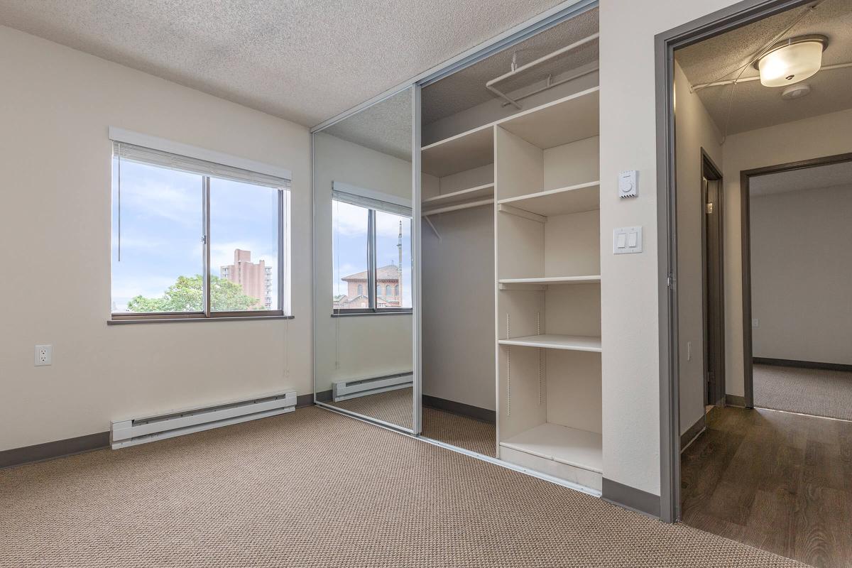 ORGANIZED CLOSET SPACE