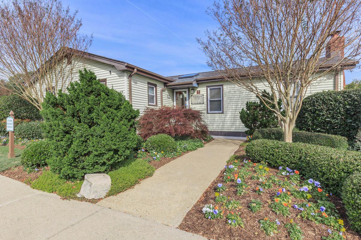 Lake Bradford Apartments Photo Gallery