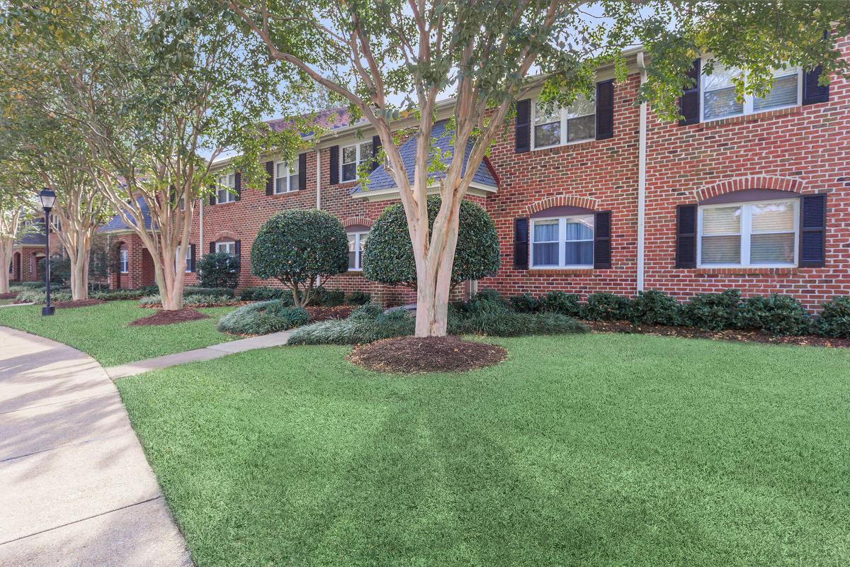 Lake Bradford Apartments Photo Gallery