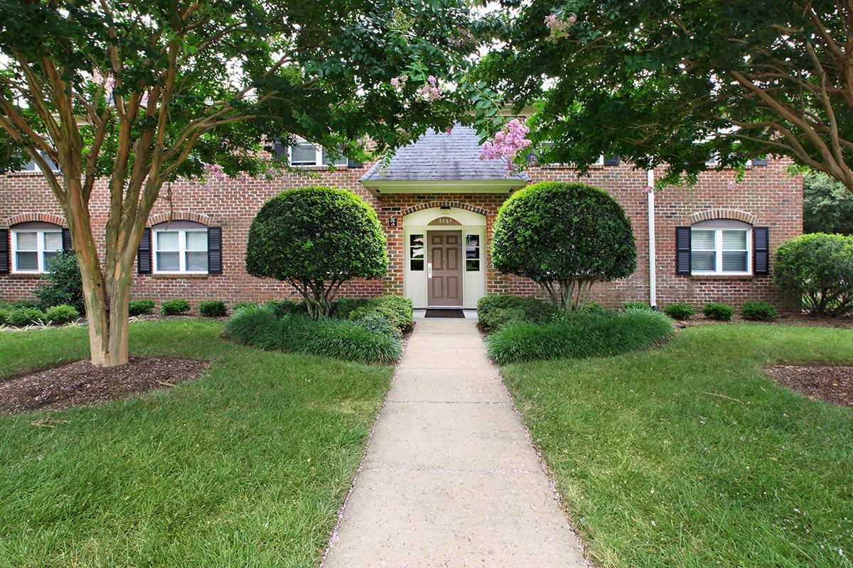 Lake Bradford Apartments Photo Gallery